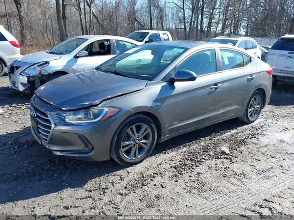 5NPD84LF5JH390373 2018 HYUNDAI ELANTRA - Image 2