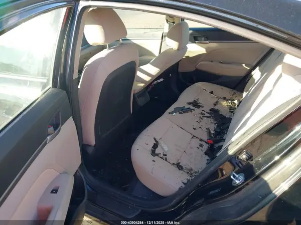 5NPD84LF5JH400349 2018 HYUNDAI ELANTRA - Image 8