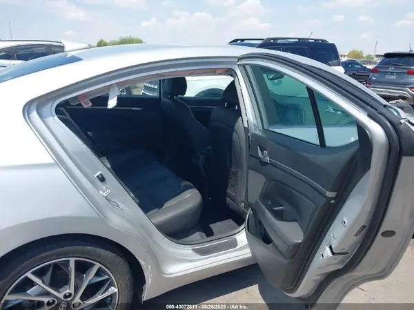 5NPD84LF5KH437497 2019 HYUNDAI ELANTRA - Image 8