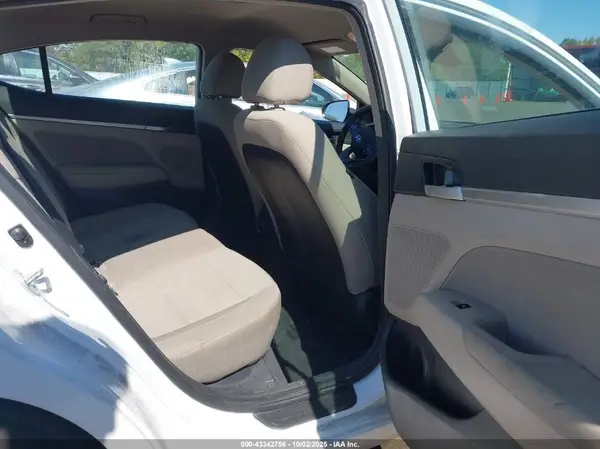 5NPD84LF5KH457863 2019 HYUNDAI ELANTRA - Image 8