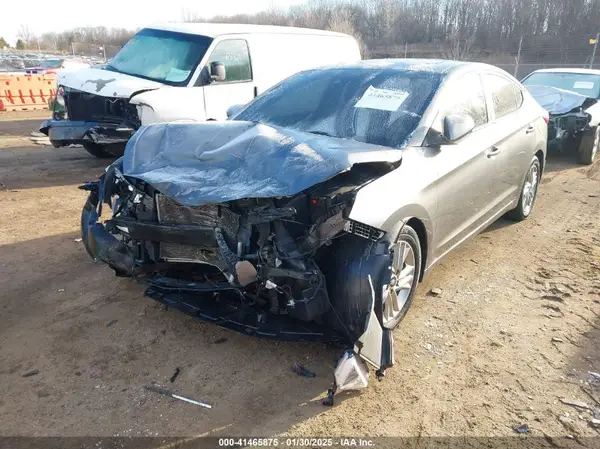 5NPD84LF5KH484447 2019 HYUNDAI ELANTRA - Image 2