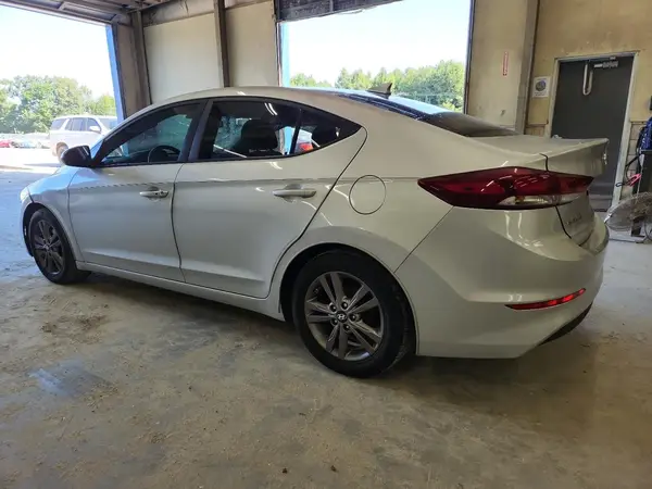 5NPD84LF6HH011052 2017 HYUNDAI ELANTRA - Image 2
