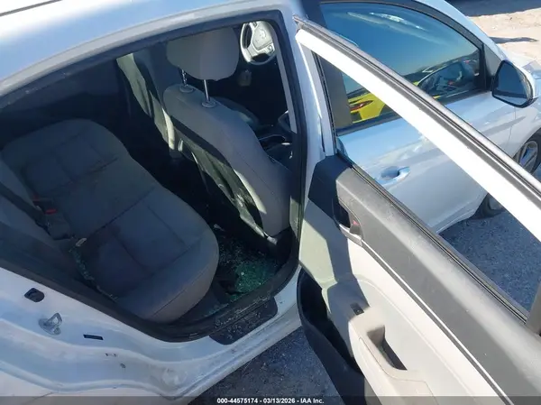 5NPD84LF6HH020589 2017 HYUNDAI ELANTRA - Image 8