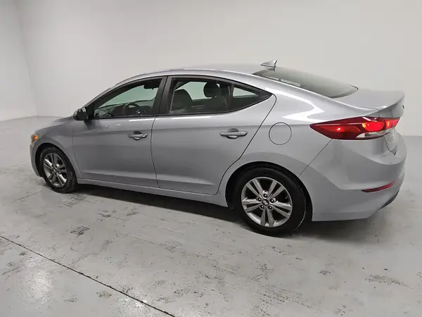 5NPD84LF6HH022309 2017 HYUNDAI ELANTRA - Image 2