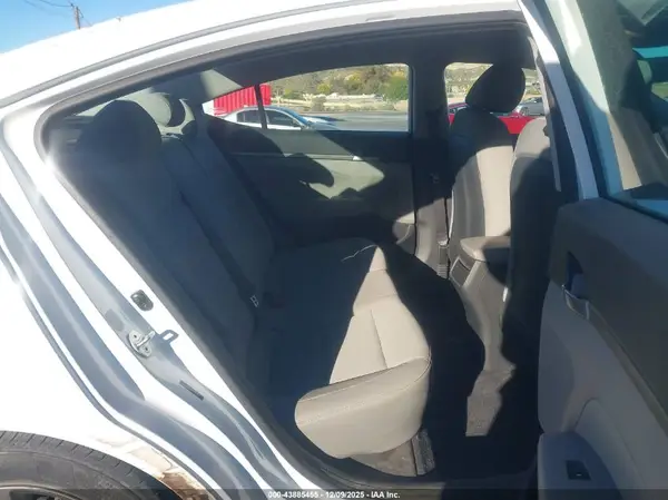5NPD84LF6HH031656 2017 HYUNDAI ELANTRA - Image 8