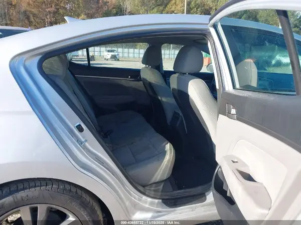 5NPD84LF6HH050921 2017 HYUNDAI ELANTRA - Image 8