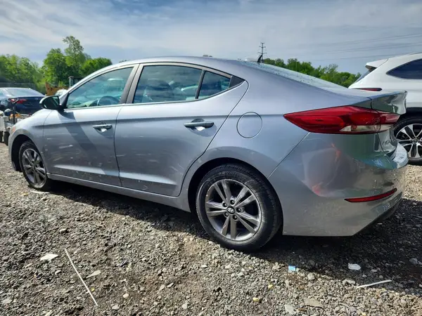 5NPD84LF6HH060932 2017 HYUNDAI ELANTRA - Image 2