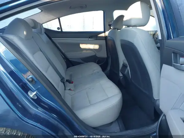 5NPD84LF6HH076404 2017 HYUNDAI ELANTRA - Image 8