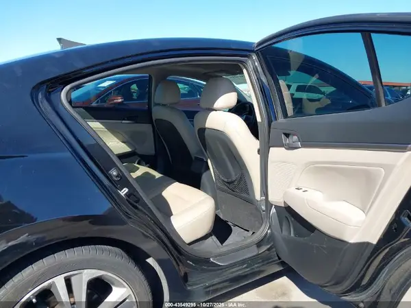 5NPD84LF6HH083806 2017 HYUNDAI ELANTRA - Image 8