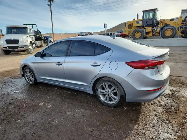5NPD84LF6HH089850 2017 HYUNDAI ELANTRA - Image 2