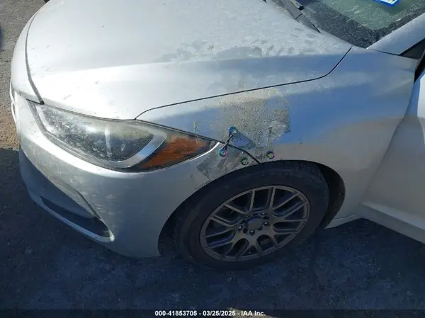 2017 HYUNDAI ELANTRA auction photo 6