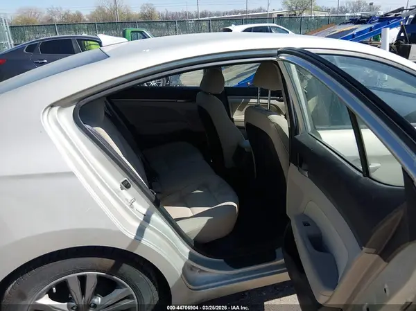 5NPD84LF6HH197403 2017 HYUNDAI ELANTRA - Image 8