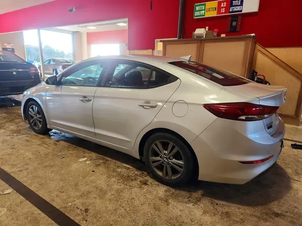 5NPD84LF6JH219776 2018 HYUNDAI ELANTRA - Image 2