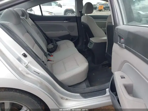 5NPD84LF6JH235976 2018 HYUNDAI ELANTRA - Image 8