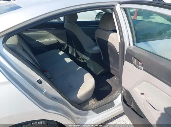 5NPD84LF6JH240014 2018 HYUNDAI ELANTRA - Image 8