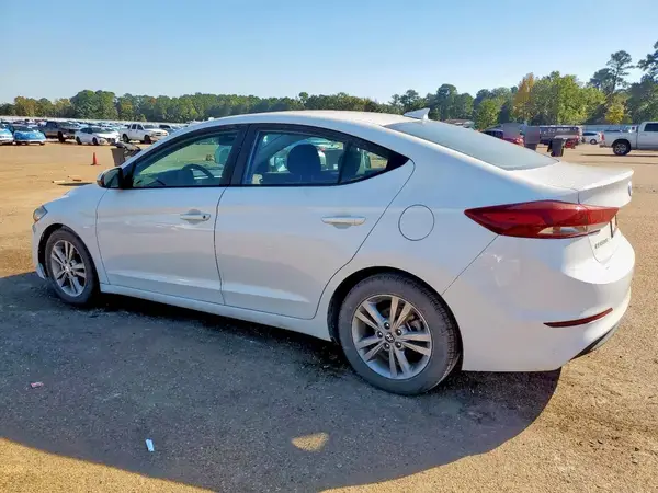 5NPD84LF6JH243270 2018 HYUNDAI ELANTRA - Image 2