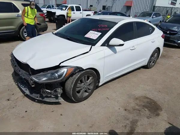 5NPD84LF6JH246945 2018 HYUNDAI ELANTRA - Image 2