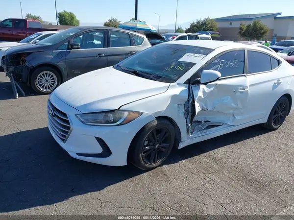 5NPD84LF6JH267813 2018 HYUNDAI ELANTRA - Image 2