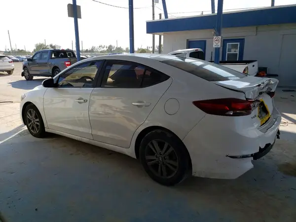 5NPD84LF6JH268301 2018 HYUNDAI ELANTRA - Image 2