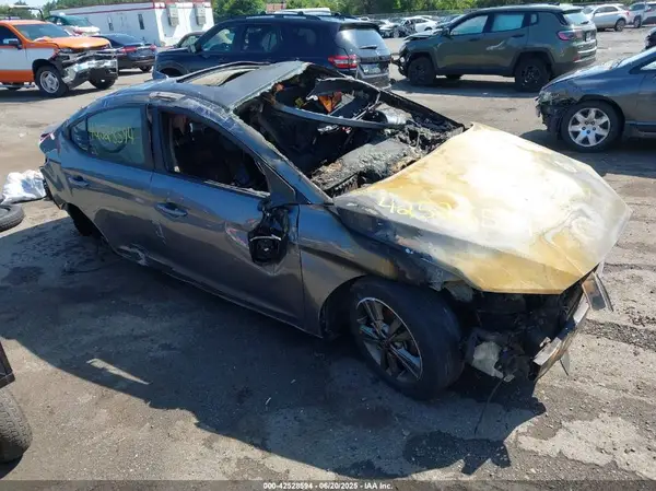 5NPD84LF6JH268346 2018 HYUNDAI ELANTRA - Image 1