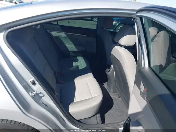 5NPD84LF6JH284532 2018 HYUNDAI ELANTRA - Image 8
