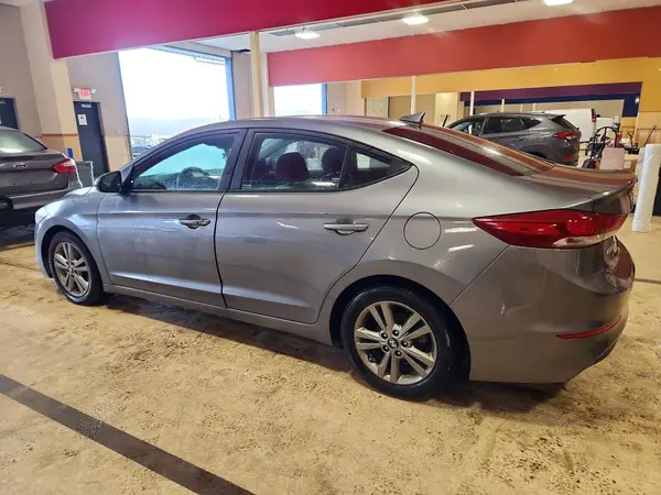 5NPD84LF6JH285020 2018 HYUNDAI ELANTRA - Image 2