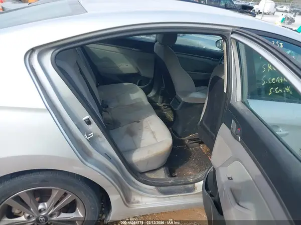 5NPD84LF6JH300258 2018 HYUNDAI ELANTRA - Image 8