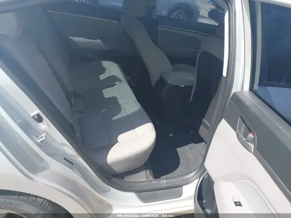 5NPD84LF6JH306948 2018 HYUNDAI ELANTRA - Image 8