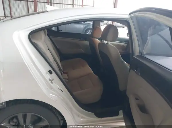 5NPD84LF6JH317738 2018 HYUNDAI ELANTRA - Image 8