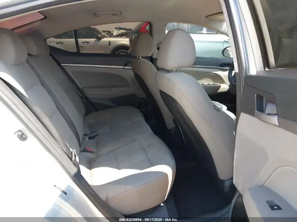 5NPD84LF6JH318985 2018 HYUNDAI ELANTRA - Image 8