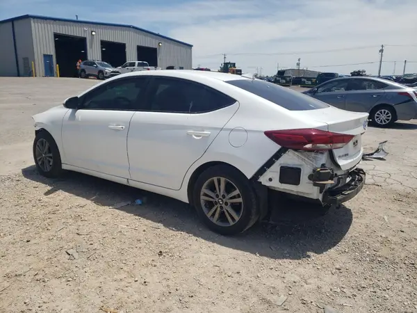 5NPD84LF6JH321899 2018 HYUNDAI ELANTRA - Image 2