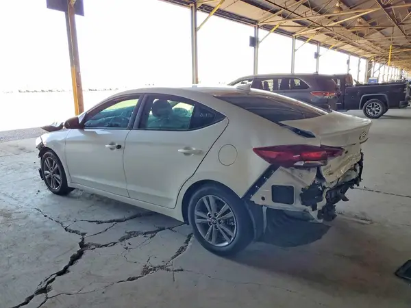 5NPD84LF6JH331865 2018 HYUNDAI ELANTRA - Image 2