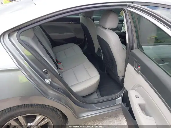 5NPD84LF6JH370942 2018 HYUNDAI ELANTRA - Image 8