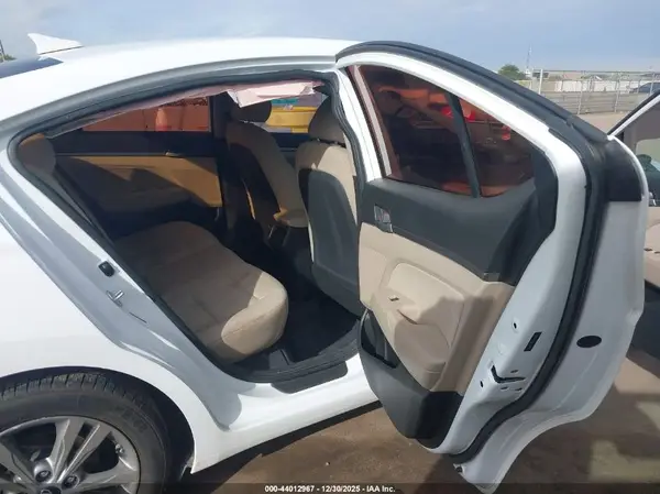 5NPD84LF6JH378958 2018 HYUNDAI ELANTRA - Image 8