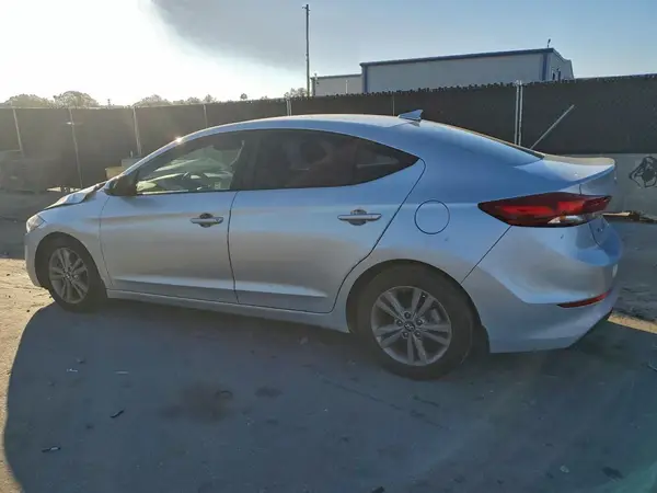 5NPD84LF6JH386803 2018 HYUNDAI ELANTRA - Image 2