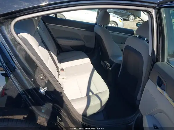 5NPD84LF6JH394836 2018 HYUNDAI ELANTRA - Image 8