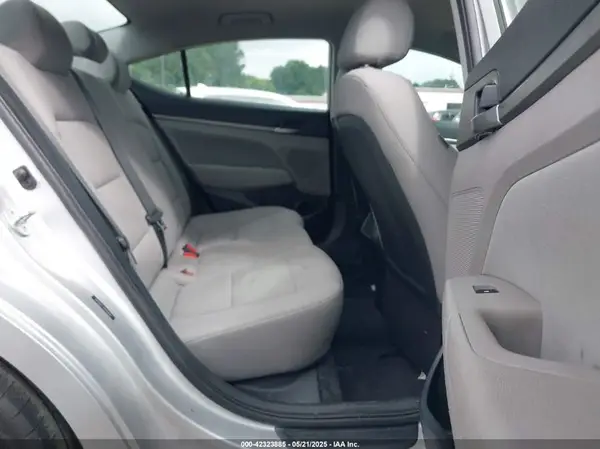 5NPD84LF7HH001694 2017 HYUNDAI ELANTRA - Image 8