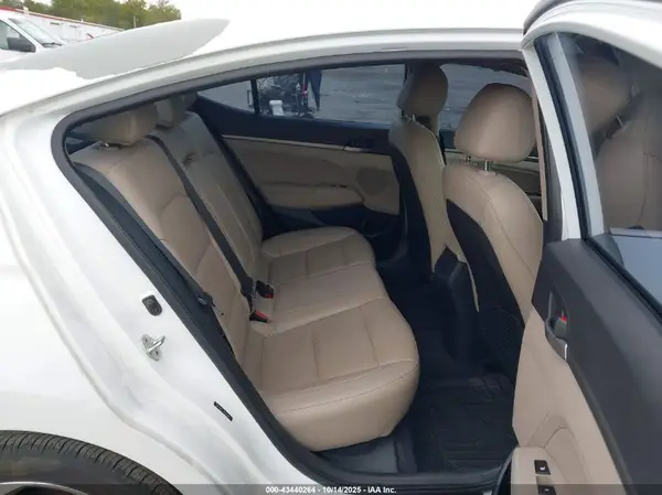 5NPD84LF7HH005082 2017 HYUNDAI ELANTRA - Image 8
