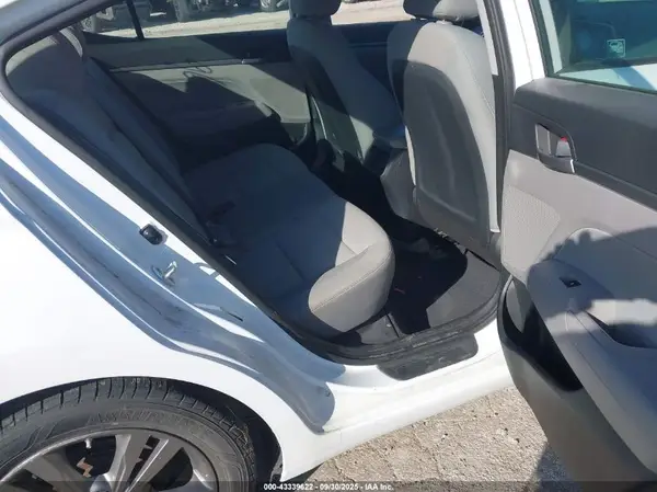 5NPD84LF7HH021539 2017 HYUNDAI ELANTRA - Image 8