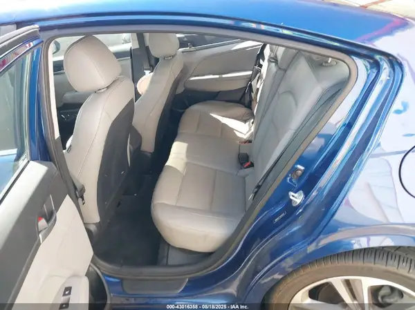 5NPD84LF7HH025638 2017 HYUNDAI ELANTRA - Image 8