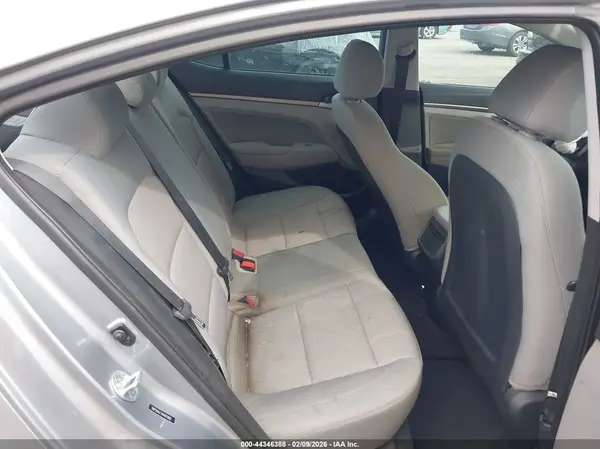 5NPD84LF7HH025882 2017 HYUNDAI ELANTRA - Image 8