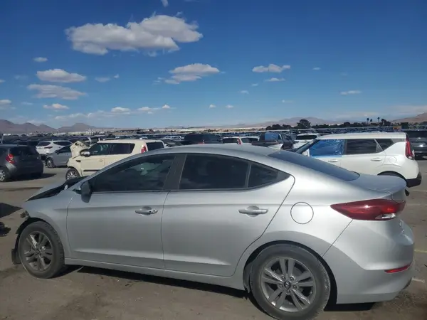 5NPD84LF7HH045842 2017 HYUNDAI ELANTRA - Image 2