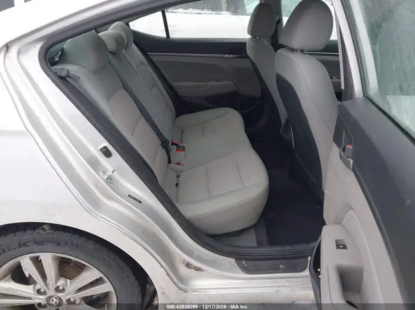 5NPD84LF7HH048661 2017 HYUNDAI ELANTRA - Image 8