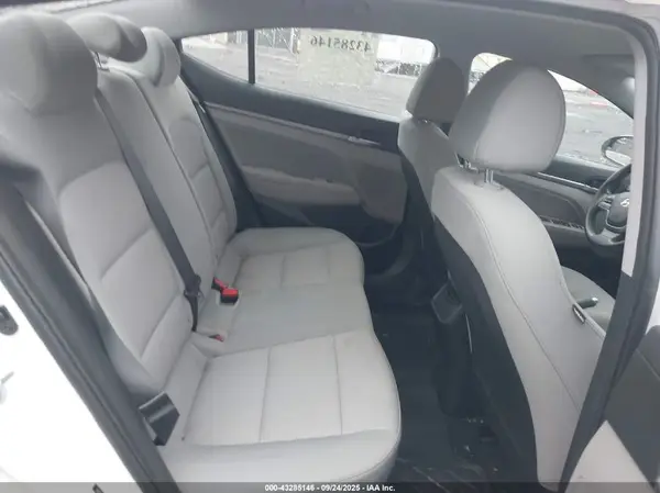5NPD84LF7HH070921 2017 HYUNDAI ELANTRA - Image 8