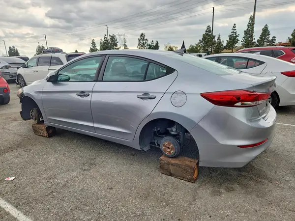 5NPD84LF7HH073091 2017 HYUNDAI ELANTRA - Image 2