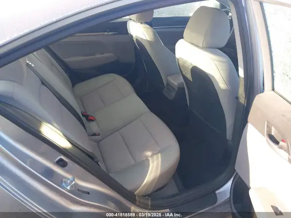 5NPD84LF7HH075262 2017 HYUNDAI ELANTRA - Image 8