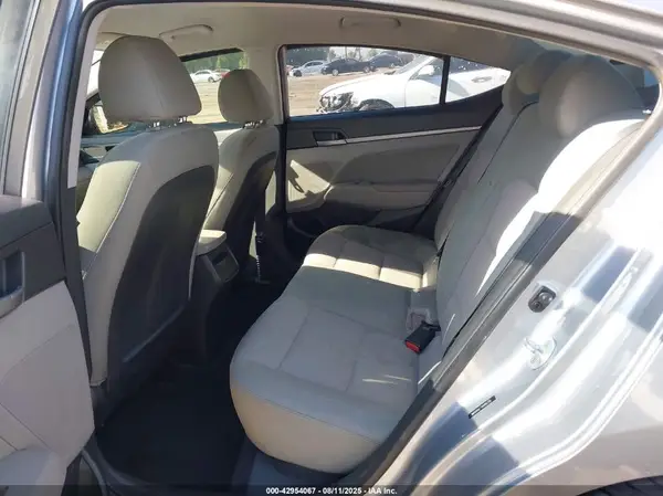 5NPD84LF7HH081241 2017 HYUNDAI ELANTRA - Image 8