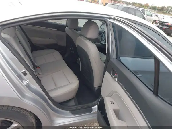 5NPD84LF7HH109748 2017 HYUNDAI ELANTRA - Image 8