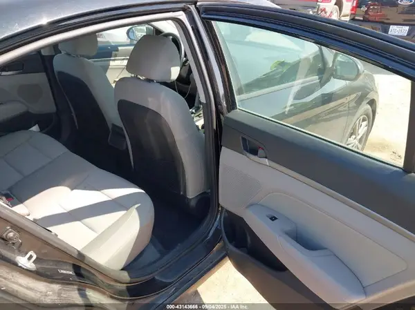 5NPD84LF7HH113685 2017 HYUNDAI ELANTRA - Image 8