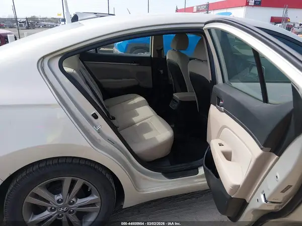 5NPD84LF7HH119597 2017 HYUNDAI ELANTRA - Image 8